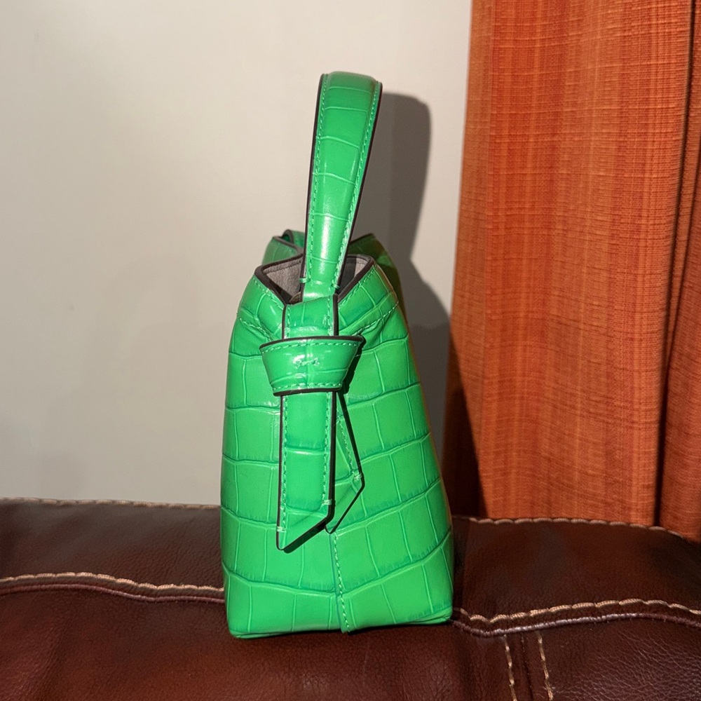 🔥🔥🔥Kate Spade Knott Croc Embossed Green Leather Mini Top Handle Crossbody Bag - Picture 6 of 14